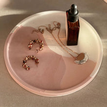 Charger l'image dans la galerie, Plateau rond en Jesmonite effet Terrazzo terracotta