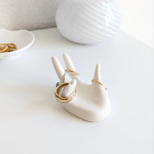 Charger l'image dans la galerie, Petit porte bague en forme de main design