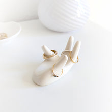 Charger l'image dans la galerie, Petit porte bague en forme de main design