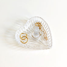 Charger l'image dans la galerie, Porte-bagues cœur en verre