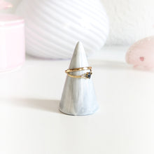 Charger l'image dans la galerie, Porte bague cône marbre gris