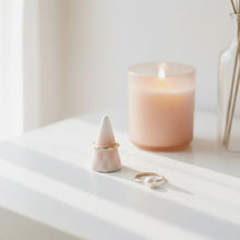 Charger l'image dans la galerie, Porte bague cône marbre rose