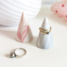 Charger l'image dans la galerie, Porte bague cône marbre gris et rose