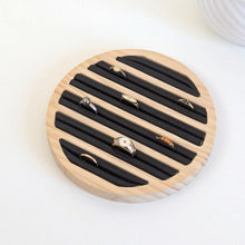Charger l'image dans la galerie, Porte bagues en bois rond noir