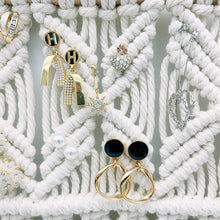 Charger l'image dans la galerie, Porte bijoux macramé bohème à suspendre • Bois • Coton