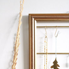 Charger l'image dans la galerie, Porte-bijoux mural cadre tableau vintage doré foncé