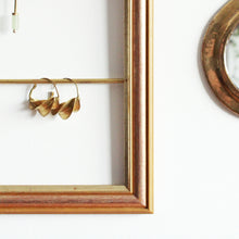 Charger l'image dans la galerie, Porte-bijoux mural cadre tableau vintage doré foncé