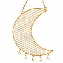 Charger l'image dans la galerie, Porte-bijoux mural en forme de lune en métal doré avec grille et cinq crochets, sur fond blanc