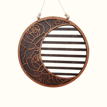 Charger l'image dans la galerie, Porte-boucles d'oreilles mural lune fleurie en bois