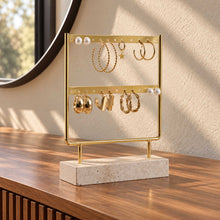 Charger l'image dans la galerie, Porte-boucles d’oreilles doré avec socle en béton