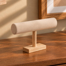 Charger l'image dans la galerie, Porte-bracelets en bois et flanelle écrue sur une coiffeuse