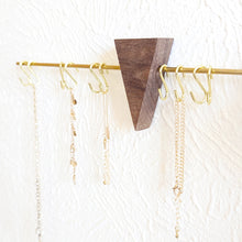 Charger l'image dans la galerie, Porte-colliers mural minimaliste triangle en bois