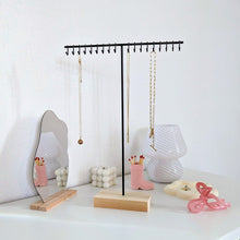Charger l'image dans la galerie, Présentoir à colliers suspendus en bois et métal • Porte-bijoux