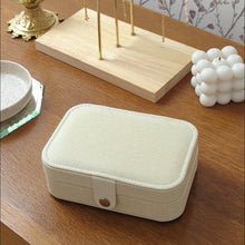 Charger et lire la vidéo dans la visionneuse de la Galerie, Boite à bijoux de voyage rectangulaire