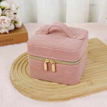 Charger l'image dans la galerie, Trousse à bijoux de voyage en velours rose avec miroir