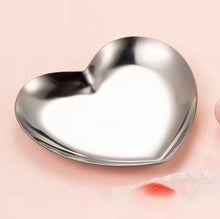 Charger l'image dans la galerie, Vide poches coeur métallique argent