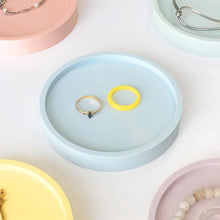 Charger l'image dans la galerie, Coupelle à bijoux confettis en jesmonite • Bleu • Jesmonite