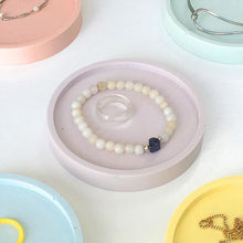 Charger l'image dans la galerie, Coupelle à bijoux confettis en jesmonite • Lilas • Jesmonite