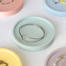 Charger l'image dans la galerie, Coupelle à bijoux confettis en jesmonite • Vert • Jesmonite