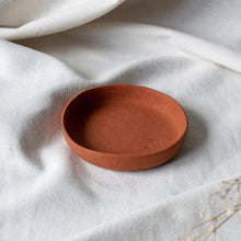 Charger l'image dans la galerie, Coupelle à bijoux éco-responsable en jesmonite et feuilles