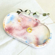 Charger l'image dans la galerie, Plateau ovale festif en béton • Béton • Coups de coeur •