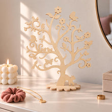 Charger l'image dans la galerie, Arbre à bijoux fleurs et oiseaux en bois de peuplier sur une commode
