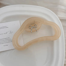 Charger l&#39;image dans la galerie, Barrette à cheveux avec petit nœud beige
