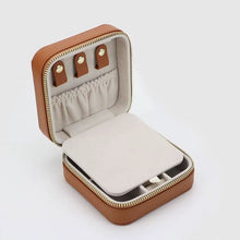 Charger l&#39;image dans la galerie, Boite à bijoux de voyage en cuir marron

