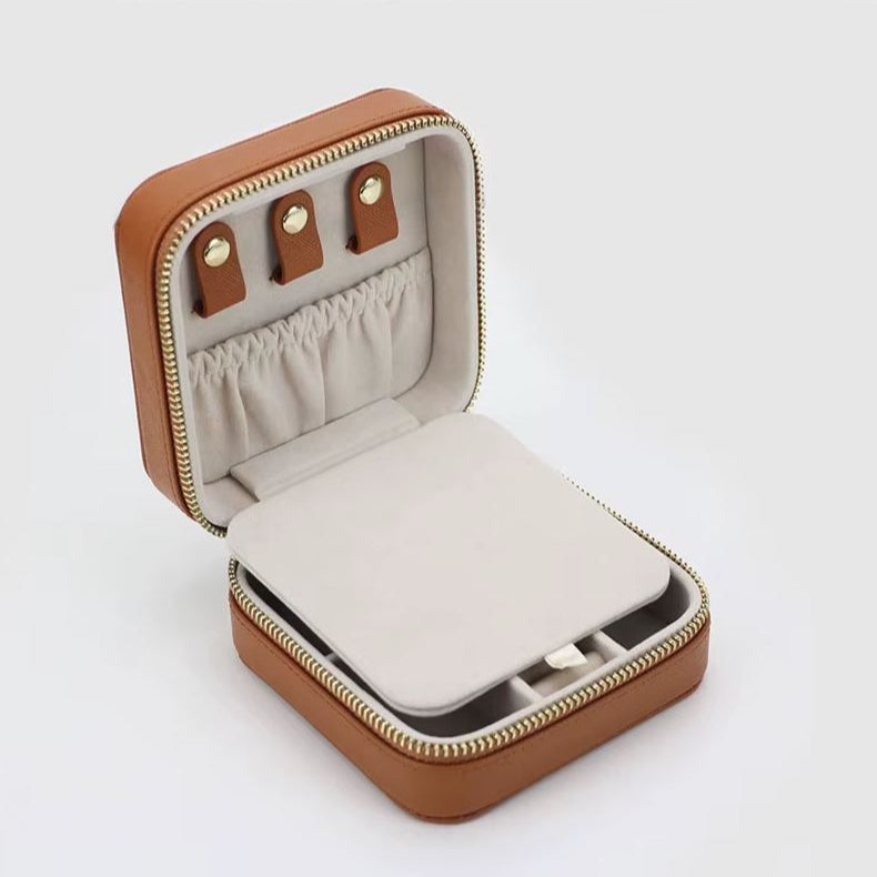 Le porte-bijoux de voyage en cuir Le porte-bijoux de voyage en cuir