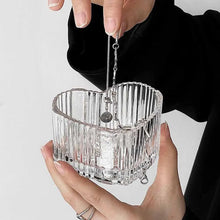 Charger l&#39;image dans la galerie, Boîte à bijoux en verre avec nœud en forme de cœur
