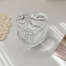 Charger l&#39;image dans la galerie, Boîte à bijoux en verre avec nœud en forme de cœur
