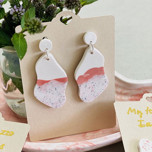 Boucles d’oreilles forme abstraite en jesmonite