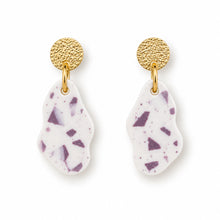 Charger l'image dans la galerie, Boucles d’oreilles terrazzo lilas en jesmonite et plaqué or
