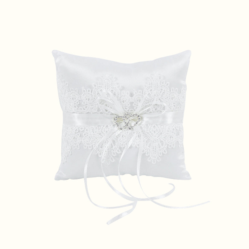 Coussin d'alliances en satin et dentelles