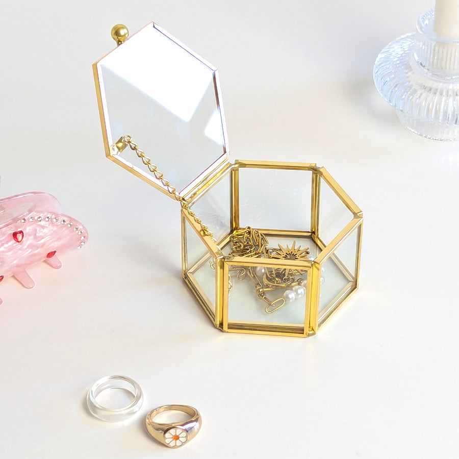 Petite boîte à bijoux en verre et laiton