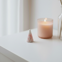 Charger l'image dans la galerie, Porte bague cône marbre rose
