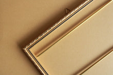 Charger l&#39;image dans la galerie, Porte-bijoux mural cadre vintage doré clair
