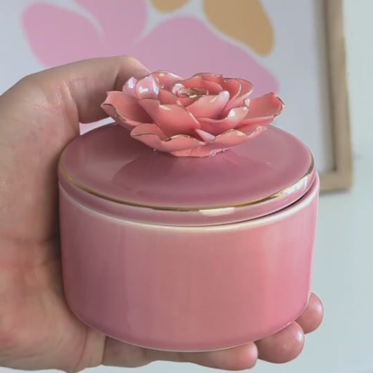 Petite boîte à bijoux fleur en céramique