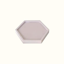 Charger l&#39;image dans la galerie, Vide-poches hexagonale confettis en jesmonite • Jesmonite •
