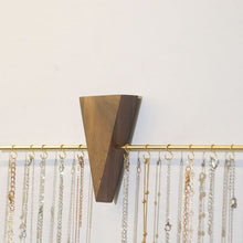 Charger l&#39;image dans la galerie, Porte-bijoux mural minimaliste triangle en bois • Bois • 

